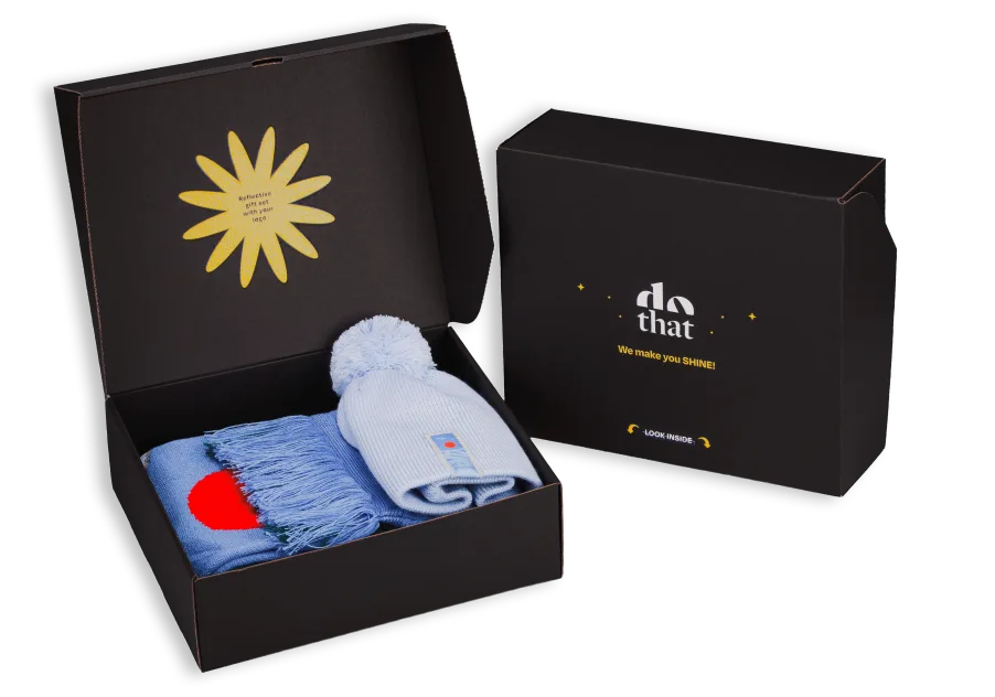 Personalised dothat winter reflective set in a black box – a hat and scarf with reflective yarn