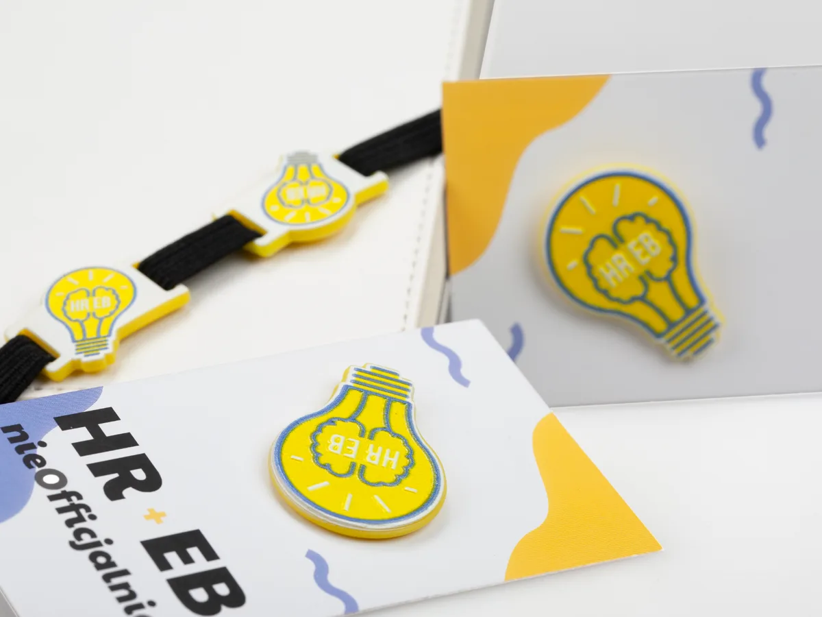 Notebook charms and pins – HR + EB nieOfficjalnie, a dothat case study