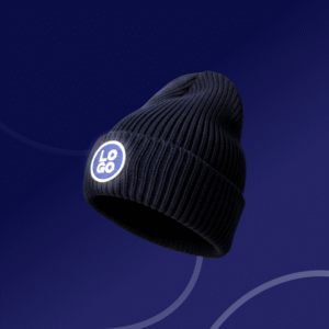 Czapka odblaskowa dothat z pomponem z naszywka z nici odblaskowej